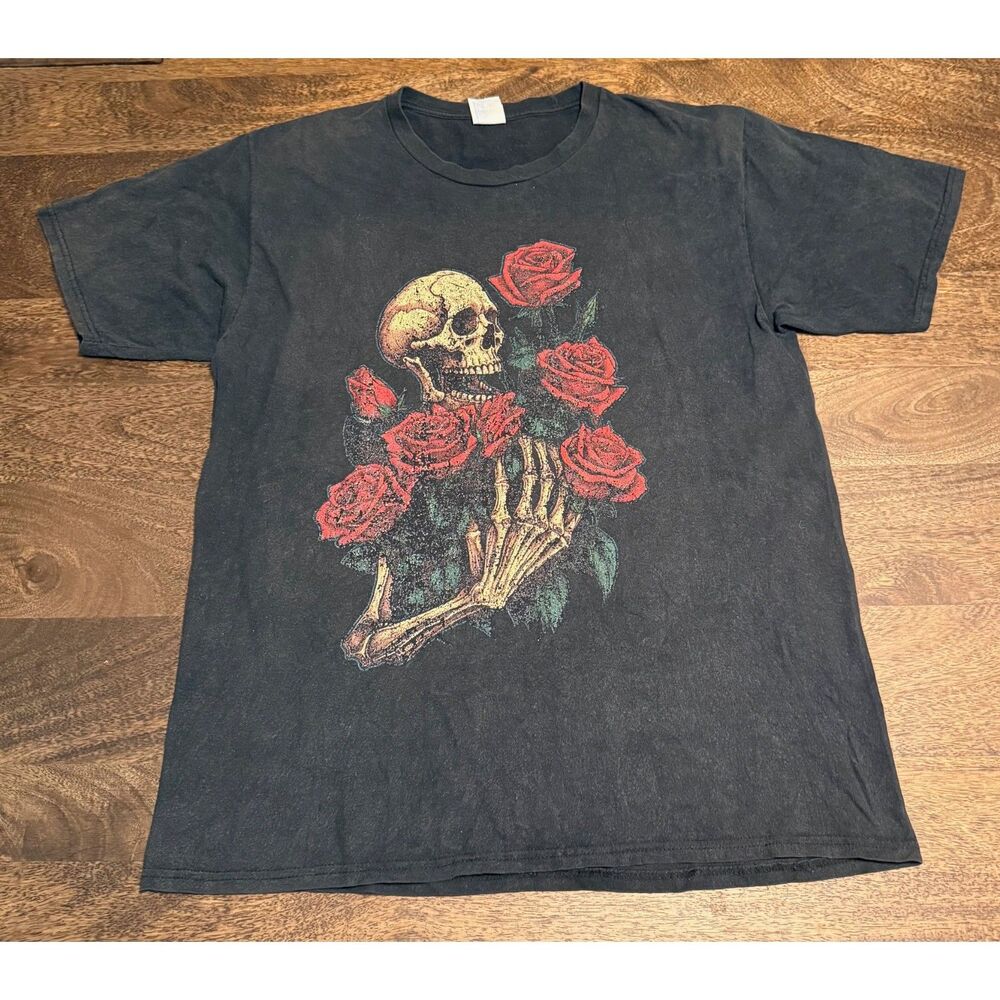 Skull and Roses Graphic T-Shirt